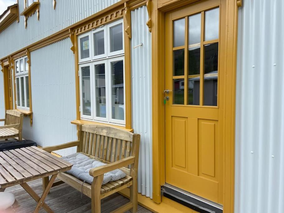 Undiraldan - Steinholt, Old Music School Leilighet Seyðisfjörður Eksteriør bilde